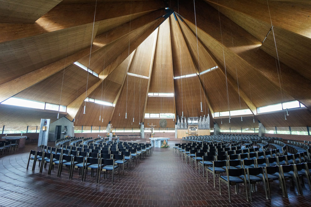 Autobahn- und Pfarrkirche Windach