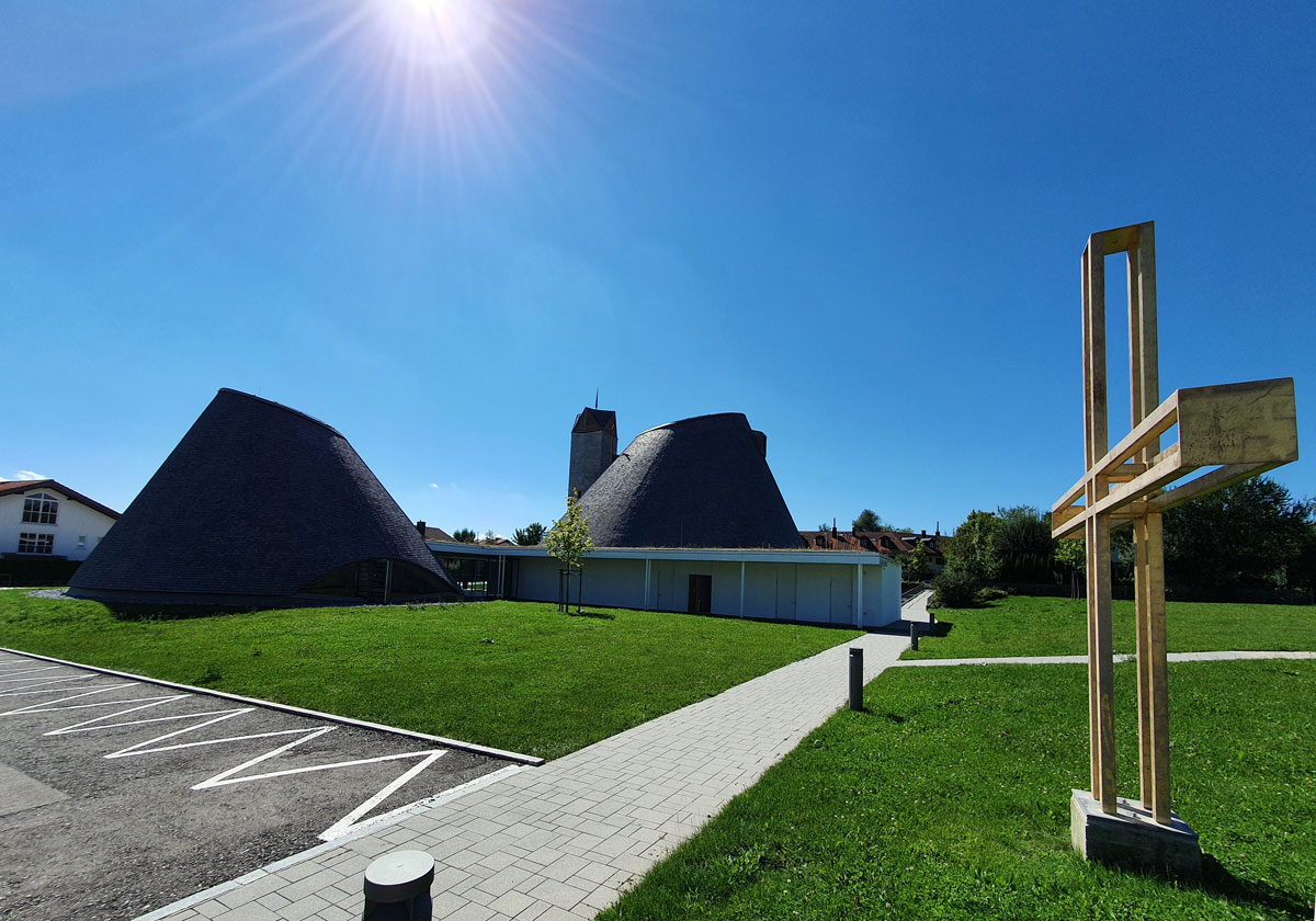 St Josef Kirche - Holzkirchen