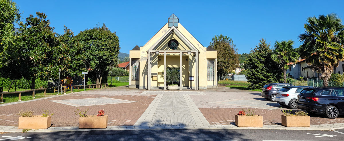 Groppello Quartier Oltrona al Lago / Chiesa Madonna delle Vocazioni e del Rosario