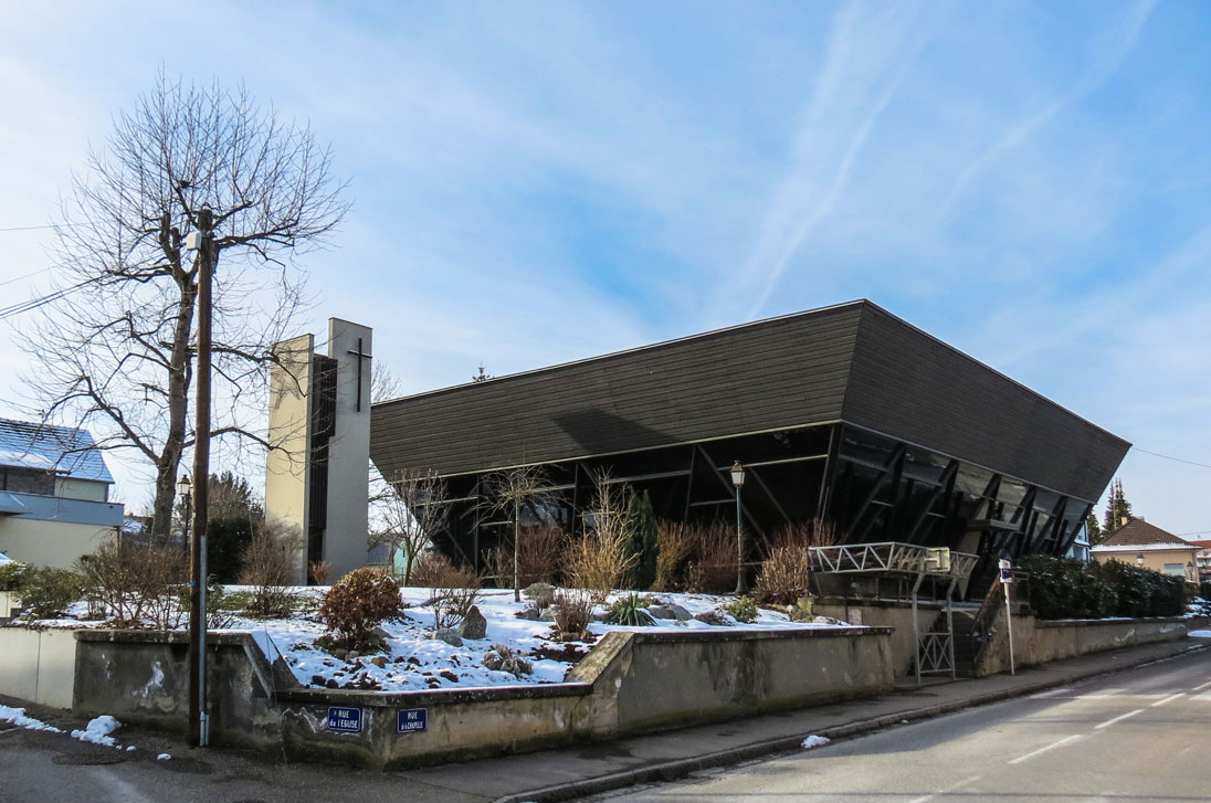 Eglise Saint Michel- Kappelen - Architecte: Fernand Lavandier- 1977 architecture contemporaine
